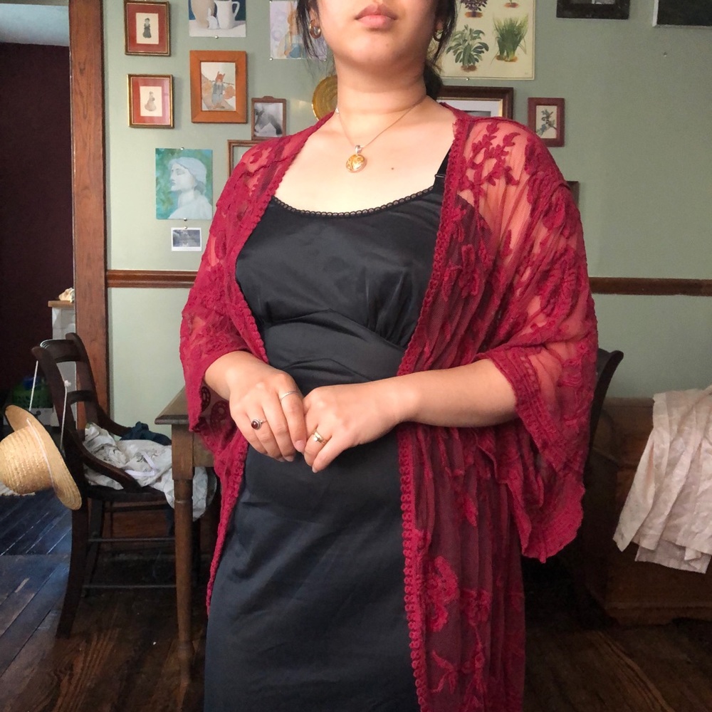 🌼Blue Rain Lacey Maroon robe - Picture 9 of 11